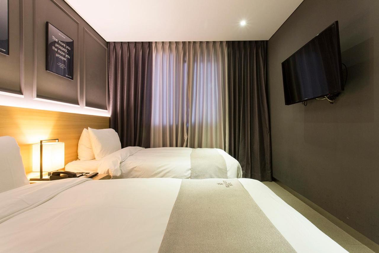 Vella Suite Hotel Suwon Dış mekan fotoğraf