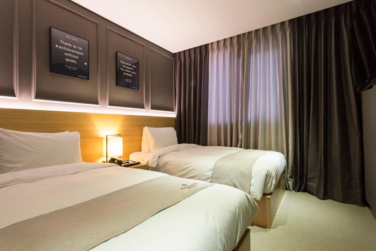 Vella Suite Hotel Suwon Dış mekan fotoğraf